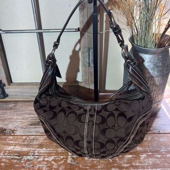Coach Vintage Hobo Shoulder Bag - Picture 5 of 10